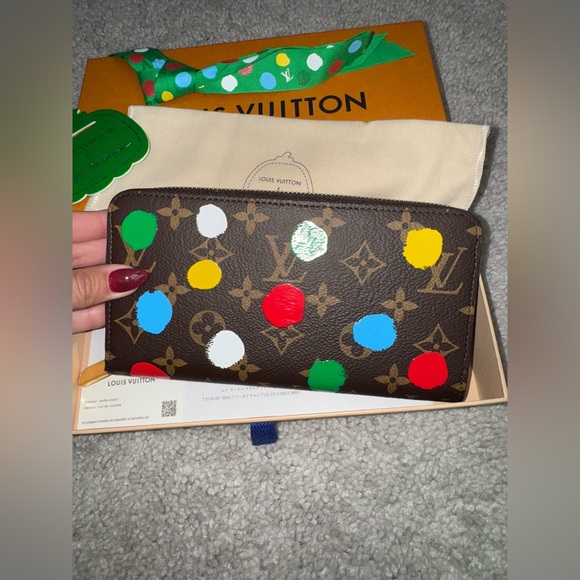 Louis Vuitton Yayoi Kusama Painted Dot Zippy Wallet! - Picture 2 of 8